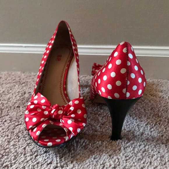 red polka dot pumps